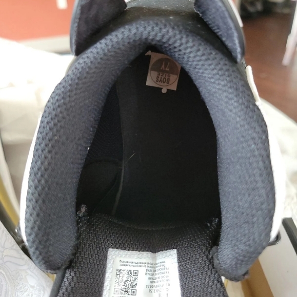 Shoes - Picture 6 of 6